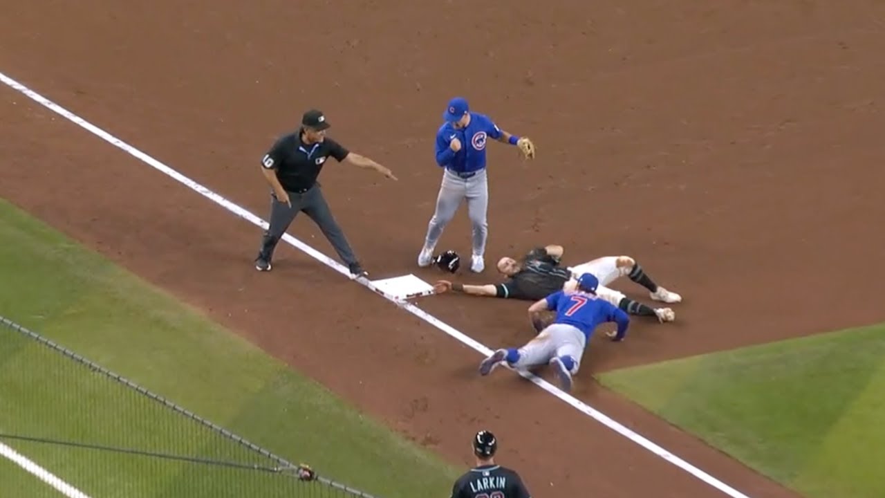 Dansby Swanson with 1000 IQ Play