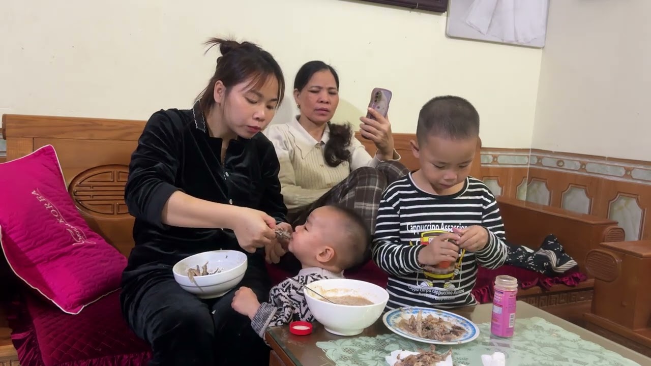 Hoài Lại Xuống Mẹ Ăn Tranh Với Cậu