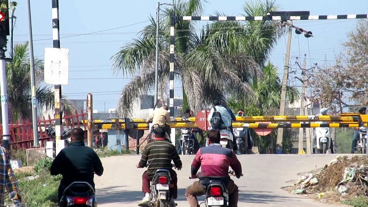 Up Down Local Passenger Train | Rural Railgate Train | Railroad Fatak | Indian Railways