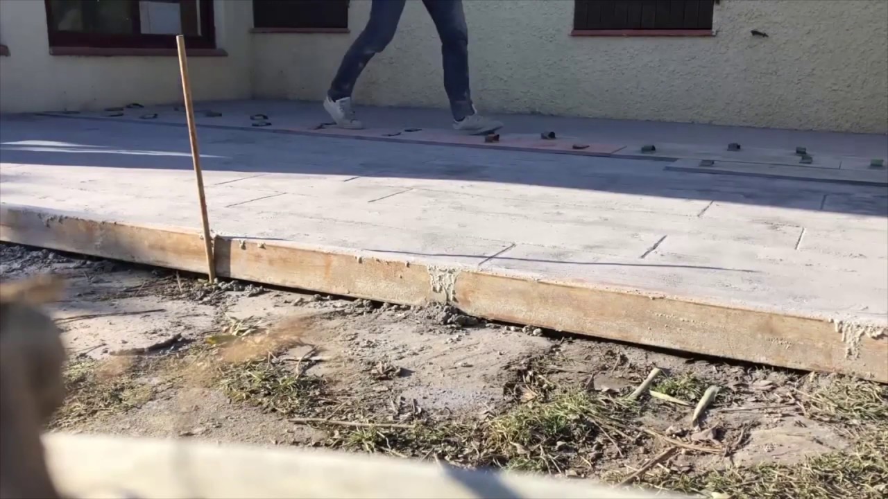 Terrasse exterieure : Béton imprimé bois gris