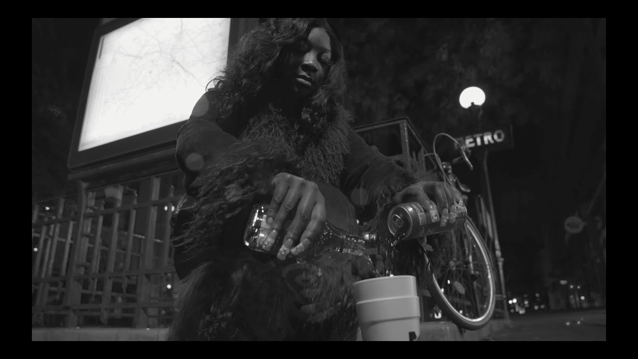 BIG B - Elle