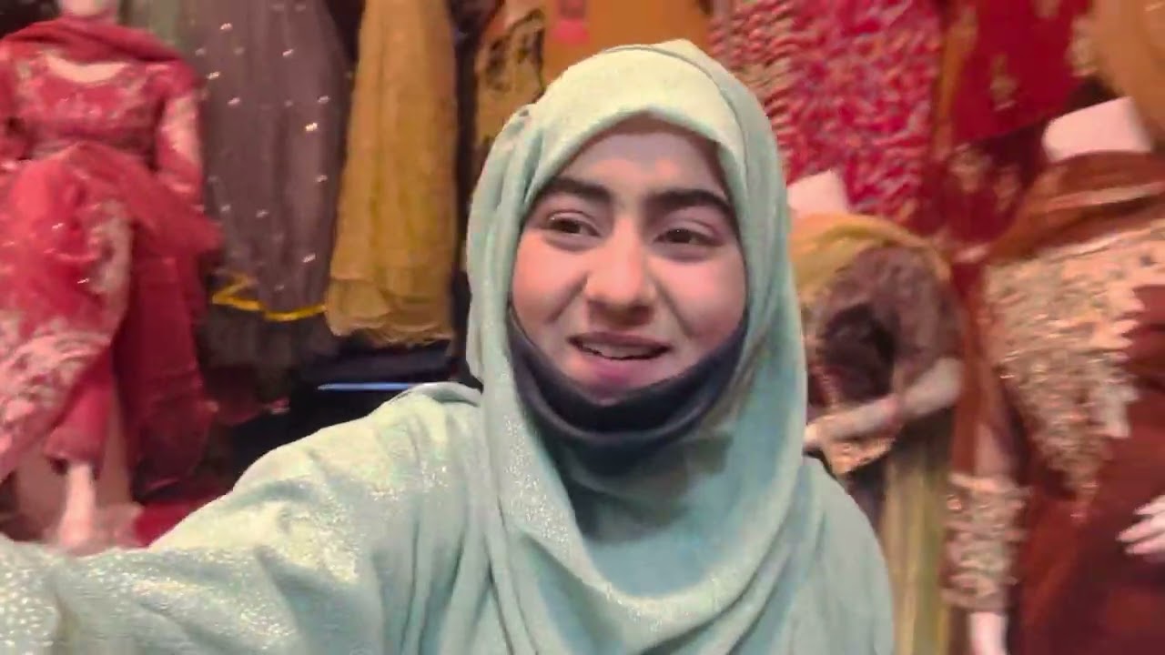Aj hum shopping par gae aur new phone bhi liya