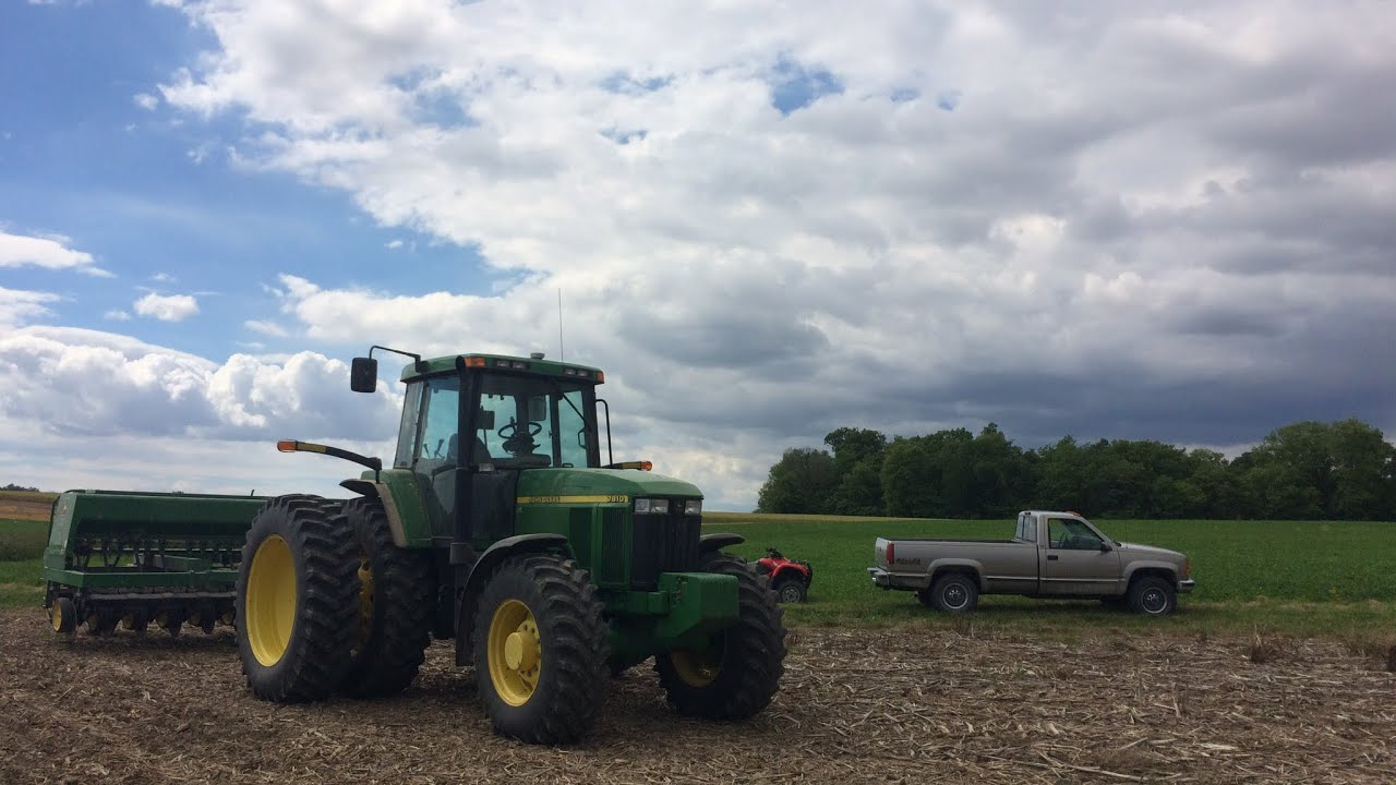 Planting Soybeans 2017 - John Deere 7810 and 750 Grain Drill