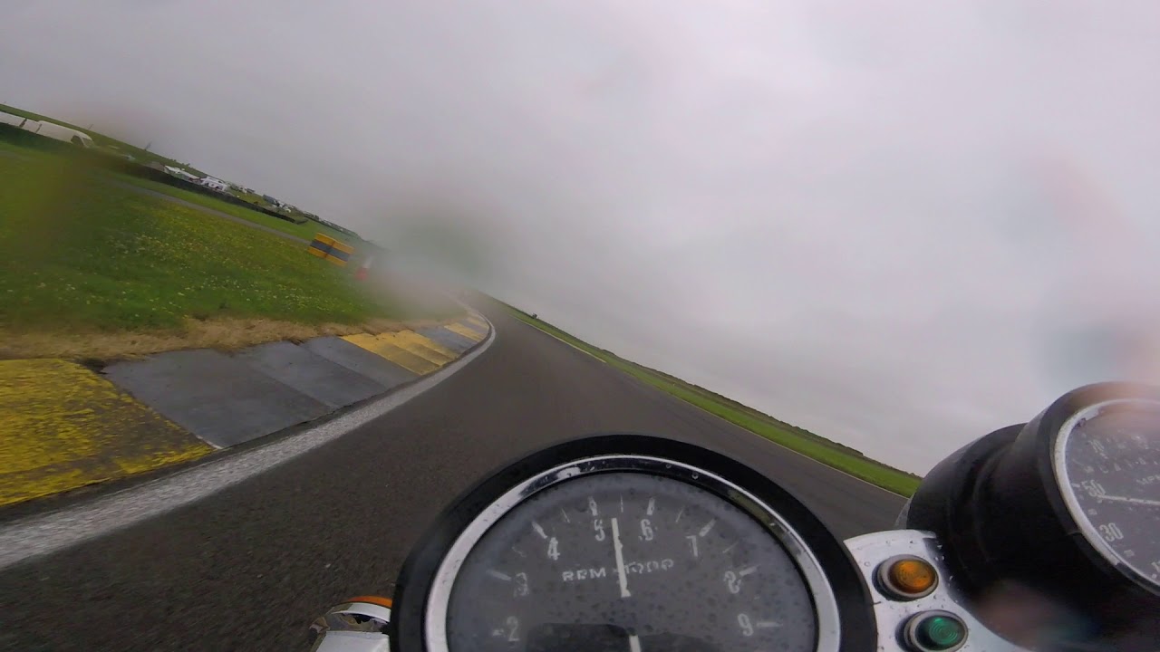 Triumph Trident T160 Ride round Anglesey Race Circuit Part 1. Beezumph 26 July 17