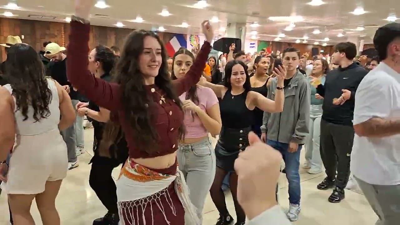 Danças e Cantares do Minho🇵🇹Stains🇫🇷