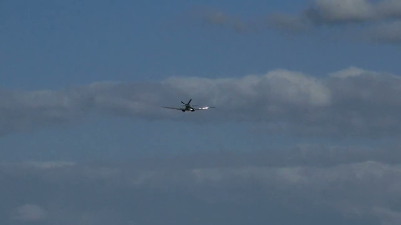 Spitfire MK.IX 1943 - Low fly-by - DANISH AIRSHOW 2022