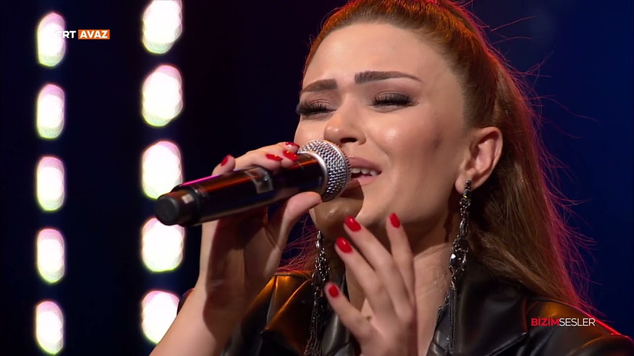 Zeyneb Altuntaş - Altın Tasta Gül Kuruttum