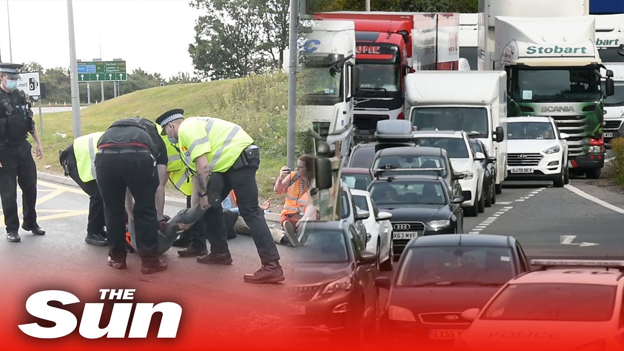 Travel chaos as eco-warrior protesters block M25 and clash with drivers