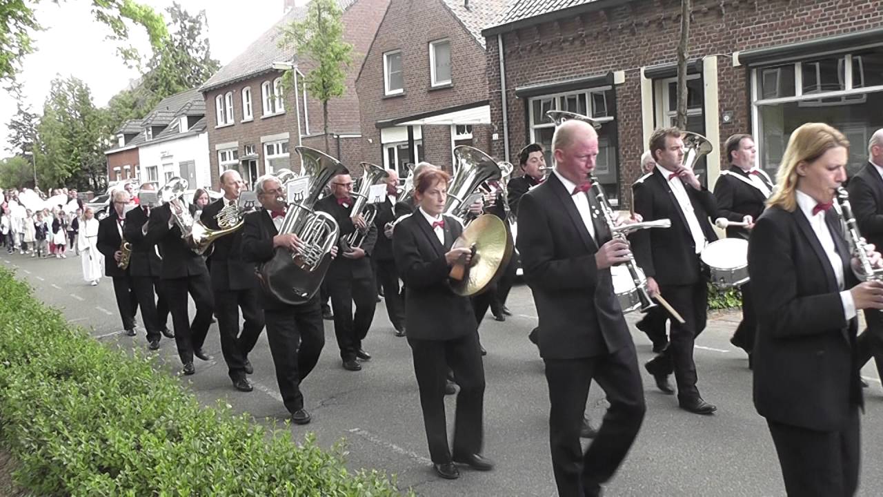 1e H. Communie in Melick; processiemars deel 1