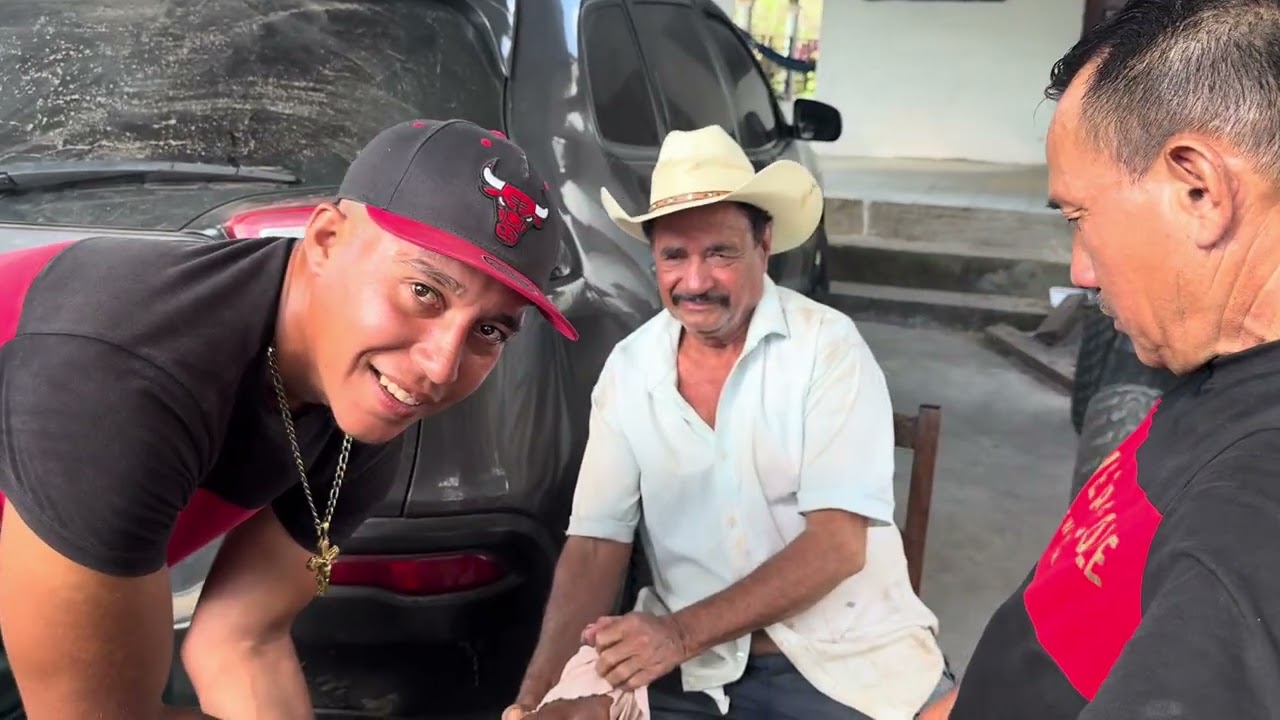 El eduar se quebro el pie y vean como se la Dejan pot andar peliando 