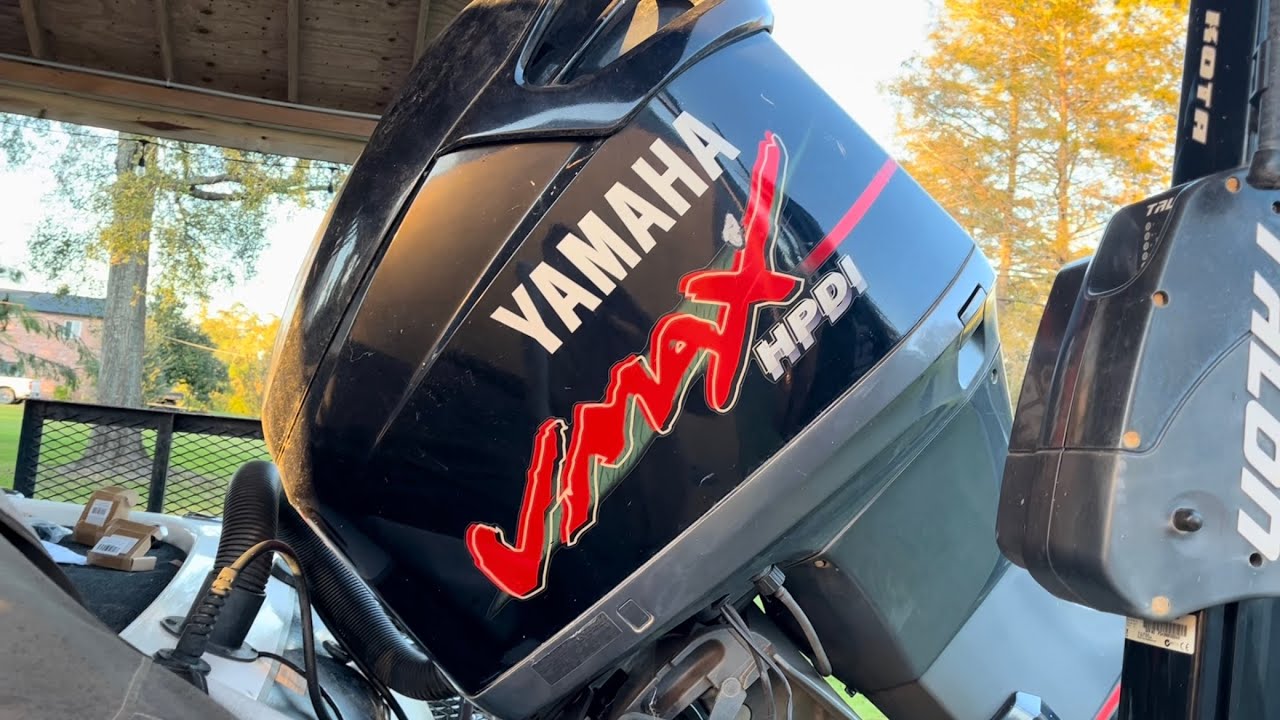 Yamaha 225 Vmax ￼Replace seals on trim ￼