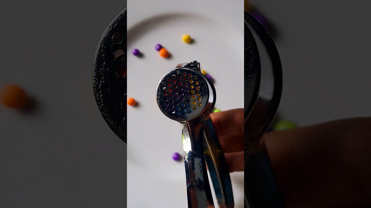 Garlic Press Satisfies More Than Taste! #SatisfyingCooking #GarlicPress #KitchenHack #Shorts #FoodHa
