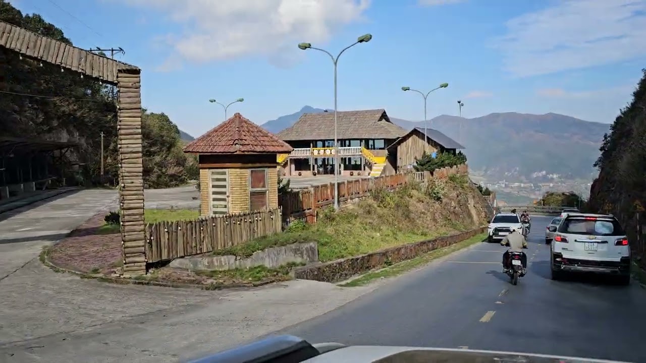 Đèo Ô Quy Hồ giáp ranh 2 tỉnh Lào Cai và Lai Châu, là một trong tứ đại đỉnh đèo đẹp Việt Nam.