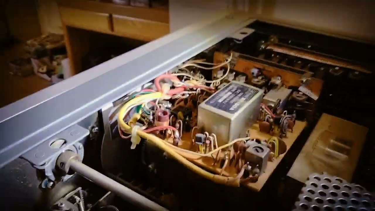 YAESU FT-101E VFO Dial Lite Bulb Change, The Easy Way!