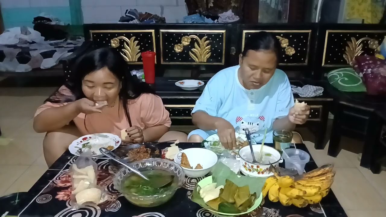 BUKO BARENG ANAK WEDOK KARO SAYER MENIR DAN SAMBEL PANGGANG SEGER POLL