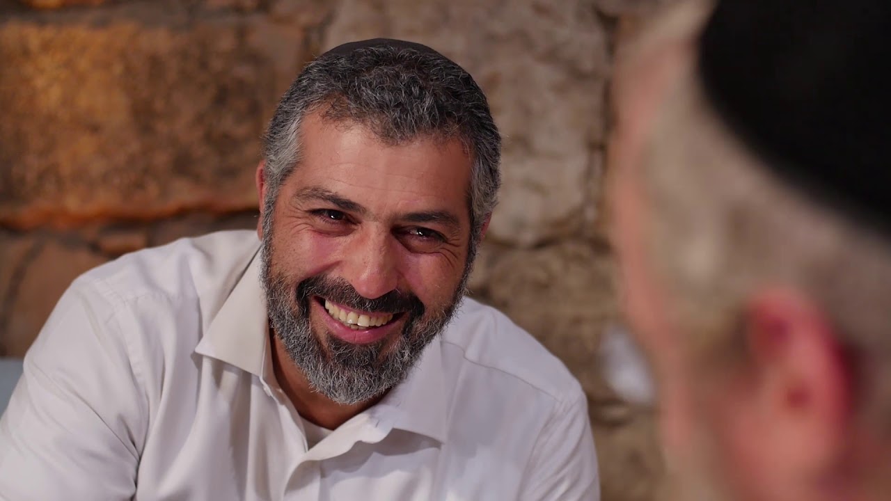 שפת התפילה: צבי יחזקאלי בשיחה עוצמתית עם הרב דניאל כהן (עם כתוביות בעברית)