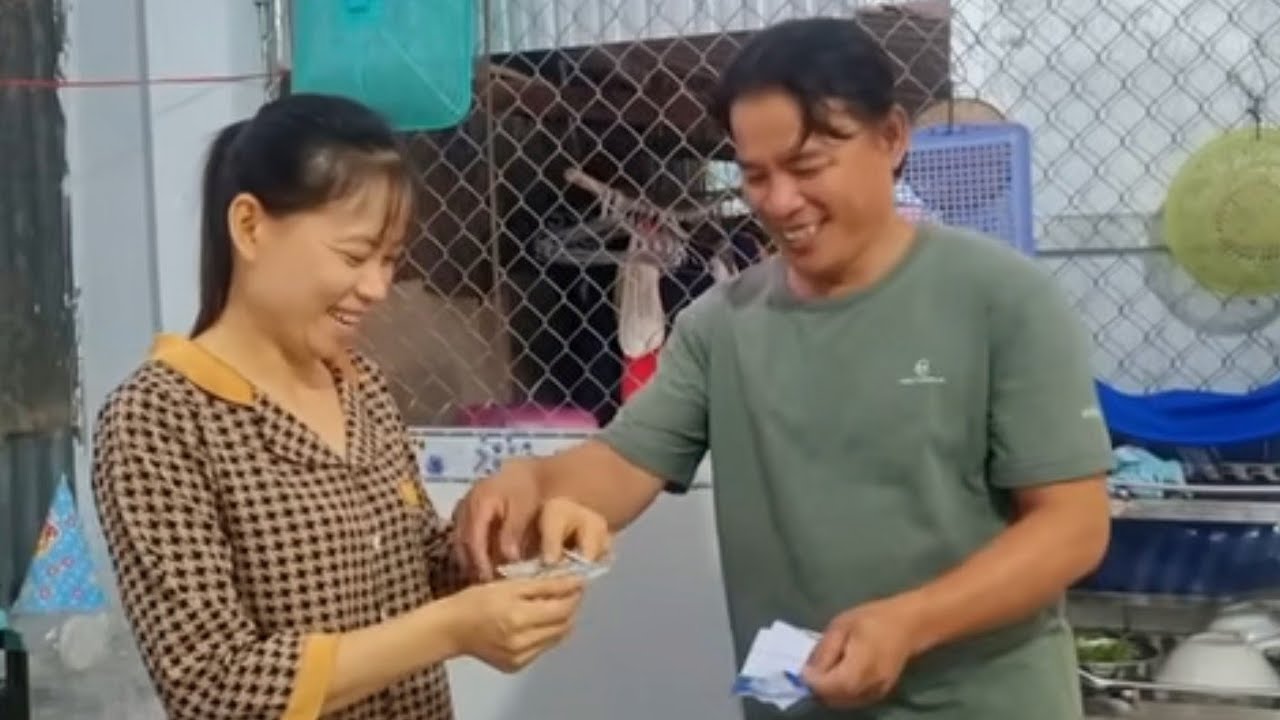 Em Gái Nhận Được Món Quà Bất Ngờ Từ Cô Yến Ở Mỹ | ATTD & Family