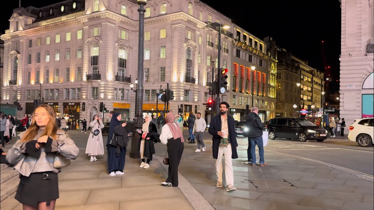 Weekend night walking in Central London