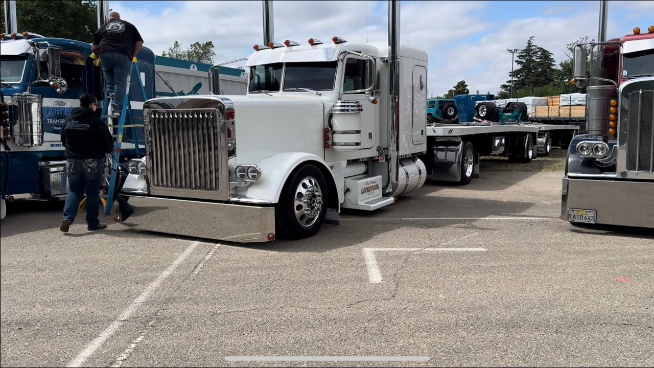 Phil miller livestock brand new 389 hay hauler California cool.