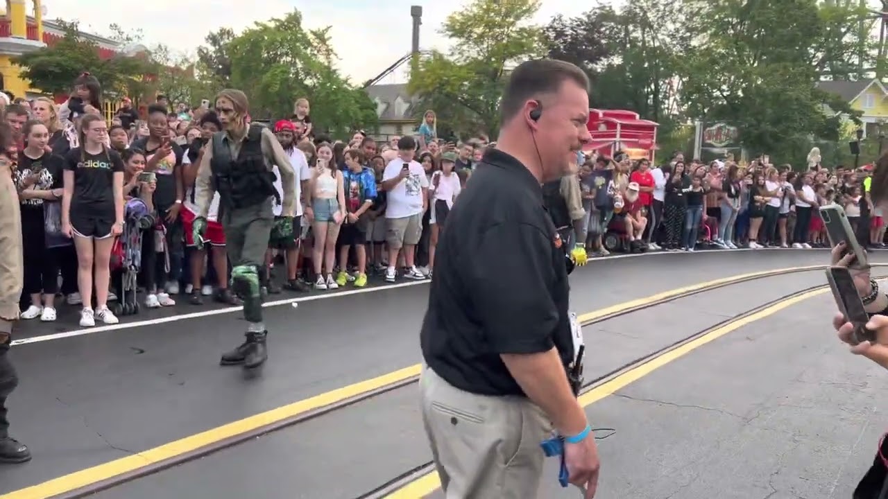 Six Flags Great America Fright Fest Parade! OPENING DAY!!! 2022