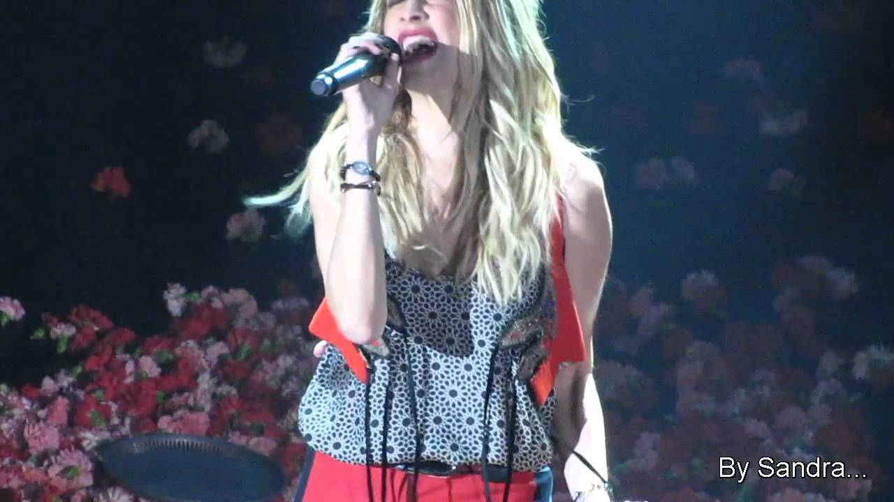 Anna Vissi - Mono An Trelathw Live !