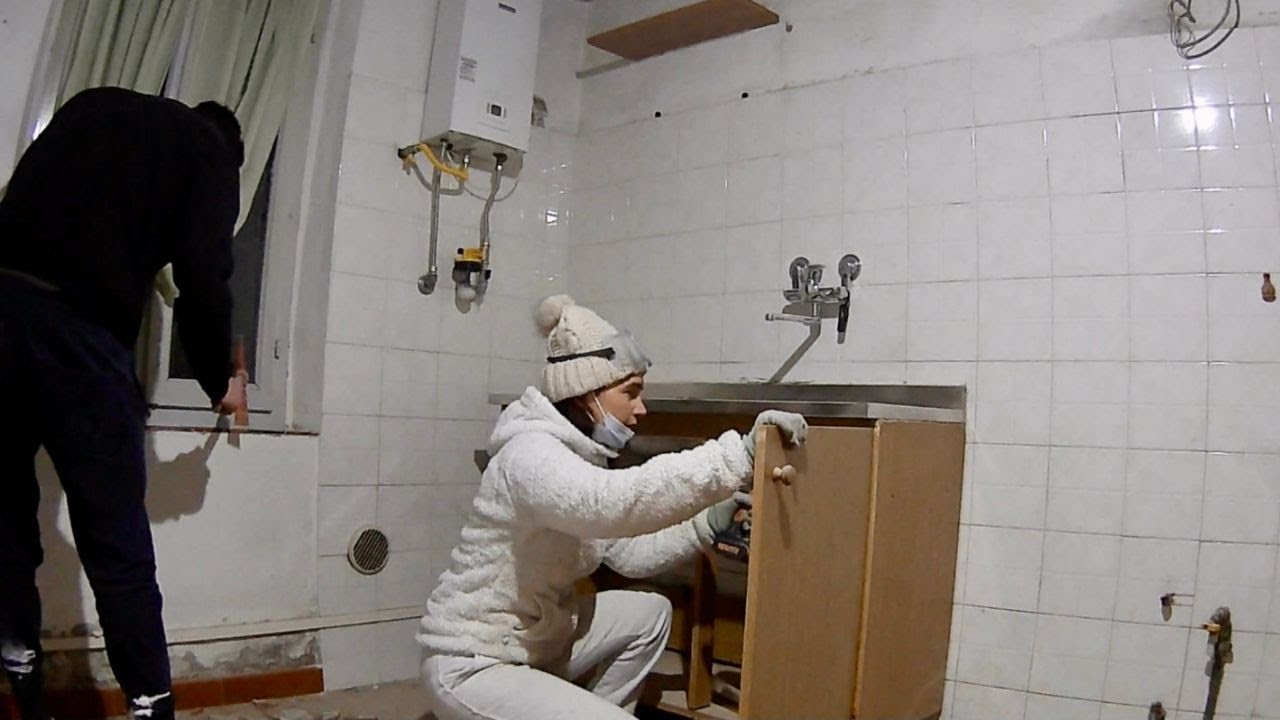 LA RISTRUTTURAZIONE DEL NOSTRO CASALE CONTINUA e si ricomincia a potare gli alberi ✂️ 