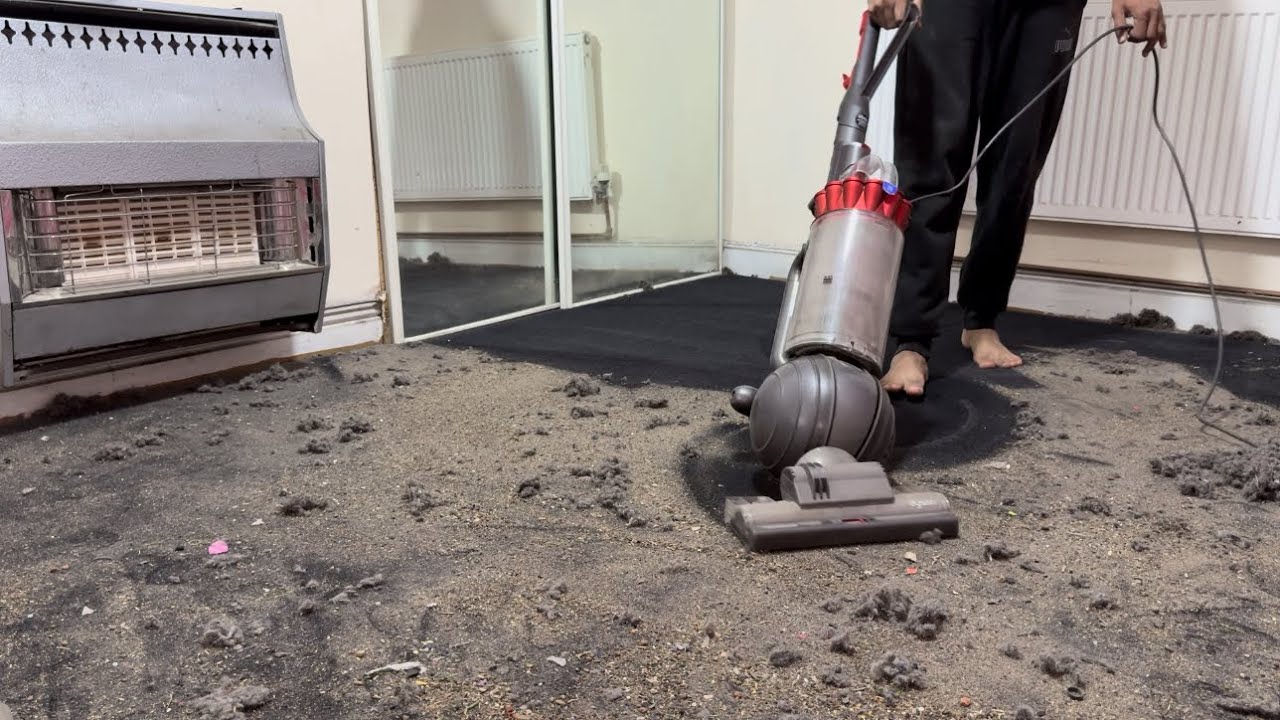 Dyson Ball DC55 Total Clean vacuum cleaner - Performance Testing [Part 2 - Upstairs vacuuming]
