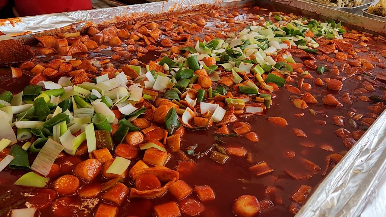 쫀득한 대왕판떡볶이 드디어 인천 상륙? 직접 만드는 떡부터 수제튀김까지! 송도 주민이 인정한 인천3대떡볶이┃ Korean street food / tteokbokki