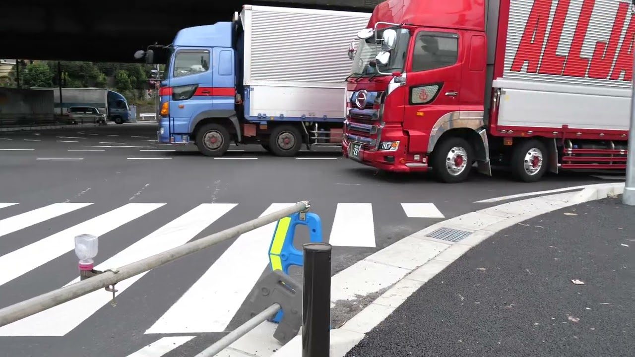 渋滞解消！凄い！1回の信号で以前は8台位→25台は通過できるようになりました！　蓮田岩槻バイパス開通　岩槻インター加倉南交差点　バントラック館　本館前