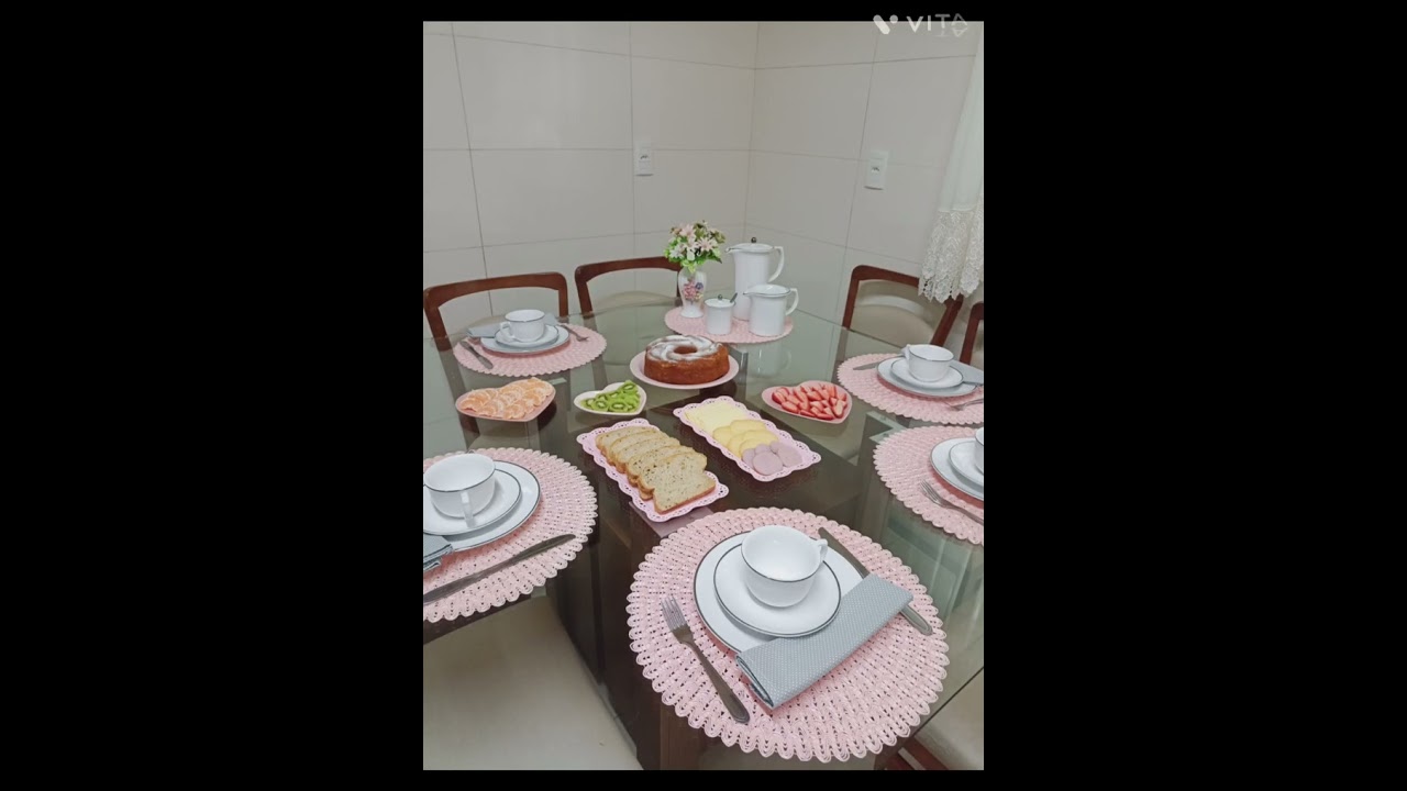 Inspira&ccedil;&otilde;es de mesa posta para o seu caf&eacute; da manh&atilde; ☕🍰