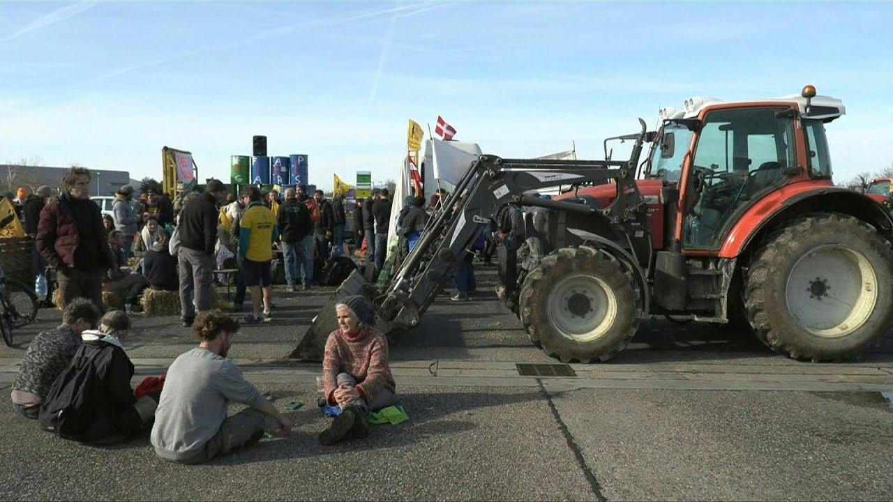 Colère des agriculteurs : mobilisation au péage de Saint-Quentin-Fallavier (Isère) | AFP Images