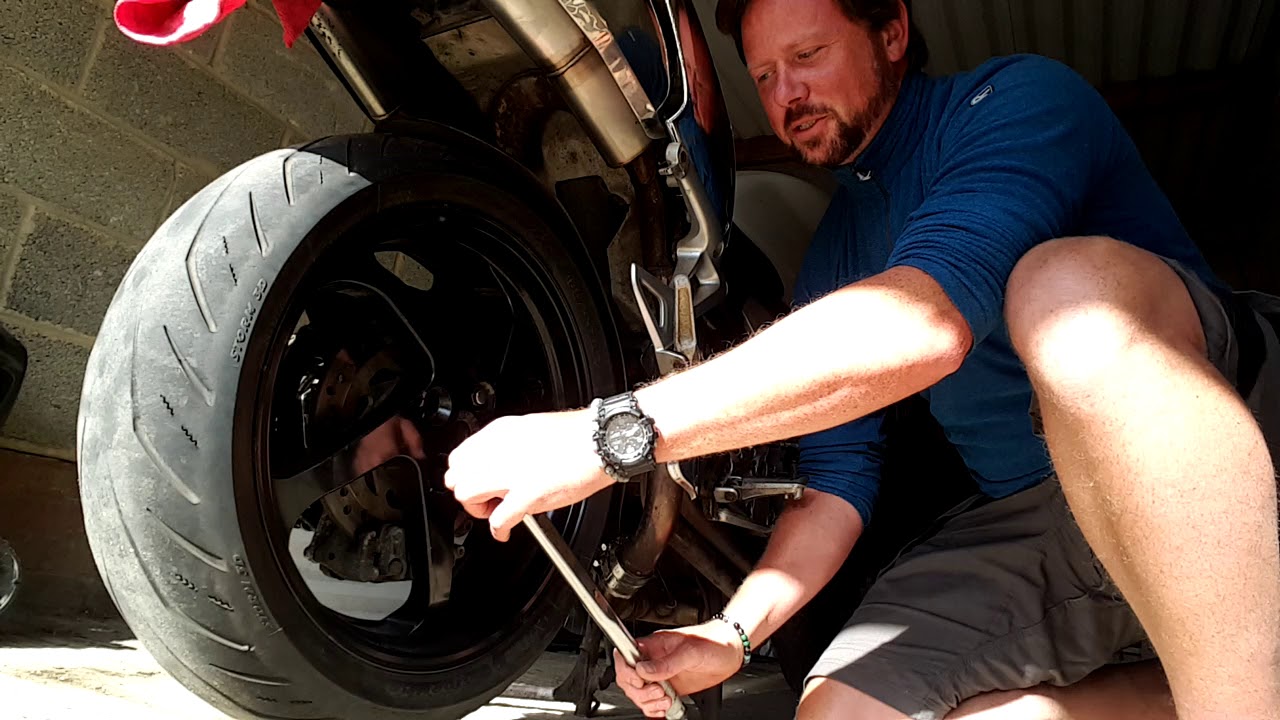 VFR800 part 26 - removing rear wheel