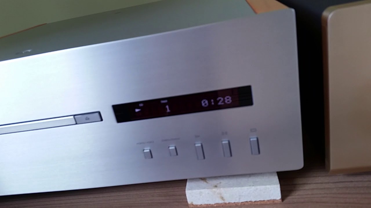 YAMAHA CD-S 2000 player CD / SACD. Test.