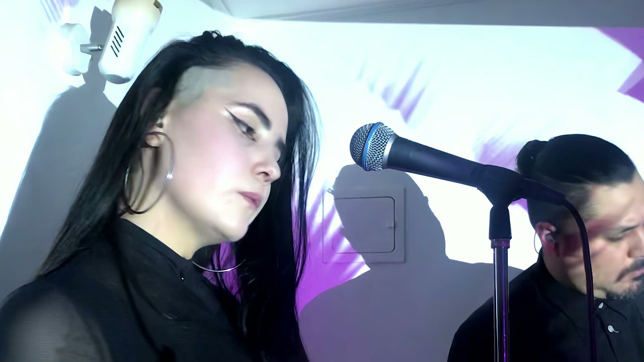 Binzatina - Moth - Simetria Live