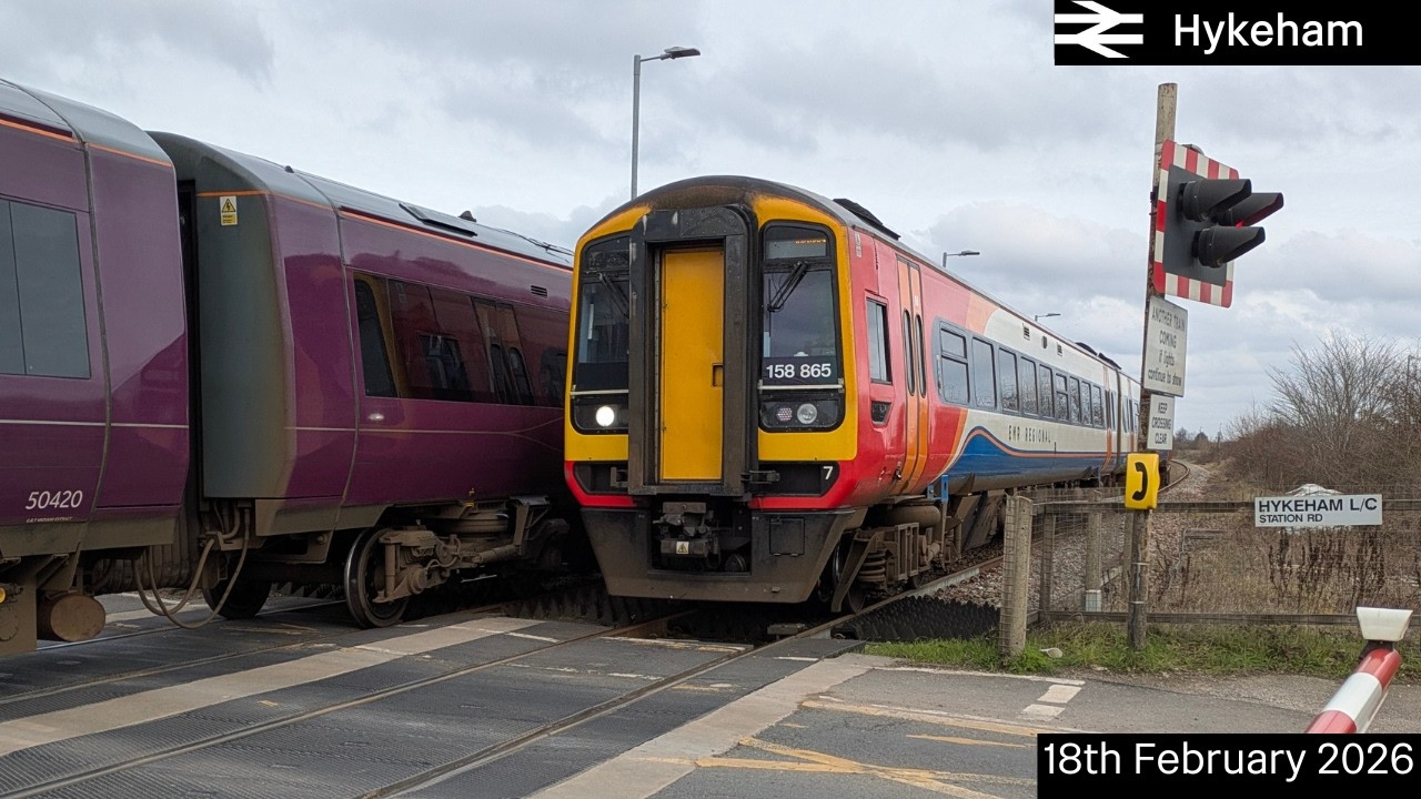 *Double Pass & Short Platform* Hykeham Level Crossing (18/02/2026)