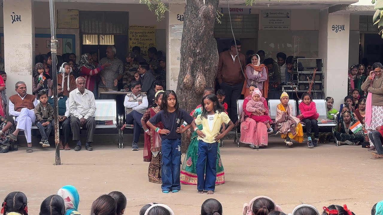✨ ભાઈબંધી હમારી સ્કૂલ ડાંસ વિડિયો by cute girls 🥰 #viral #dance #shorts #video #trending #school 