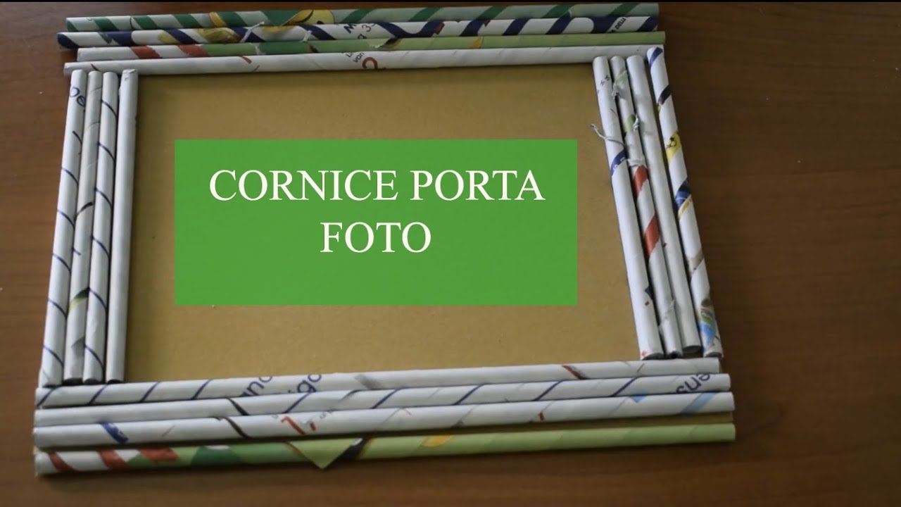 Cornice Porta Foto con le cannucce di carta.