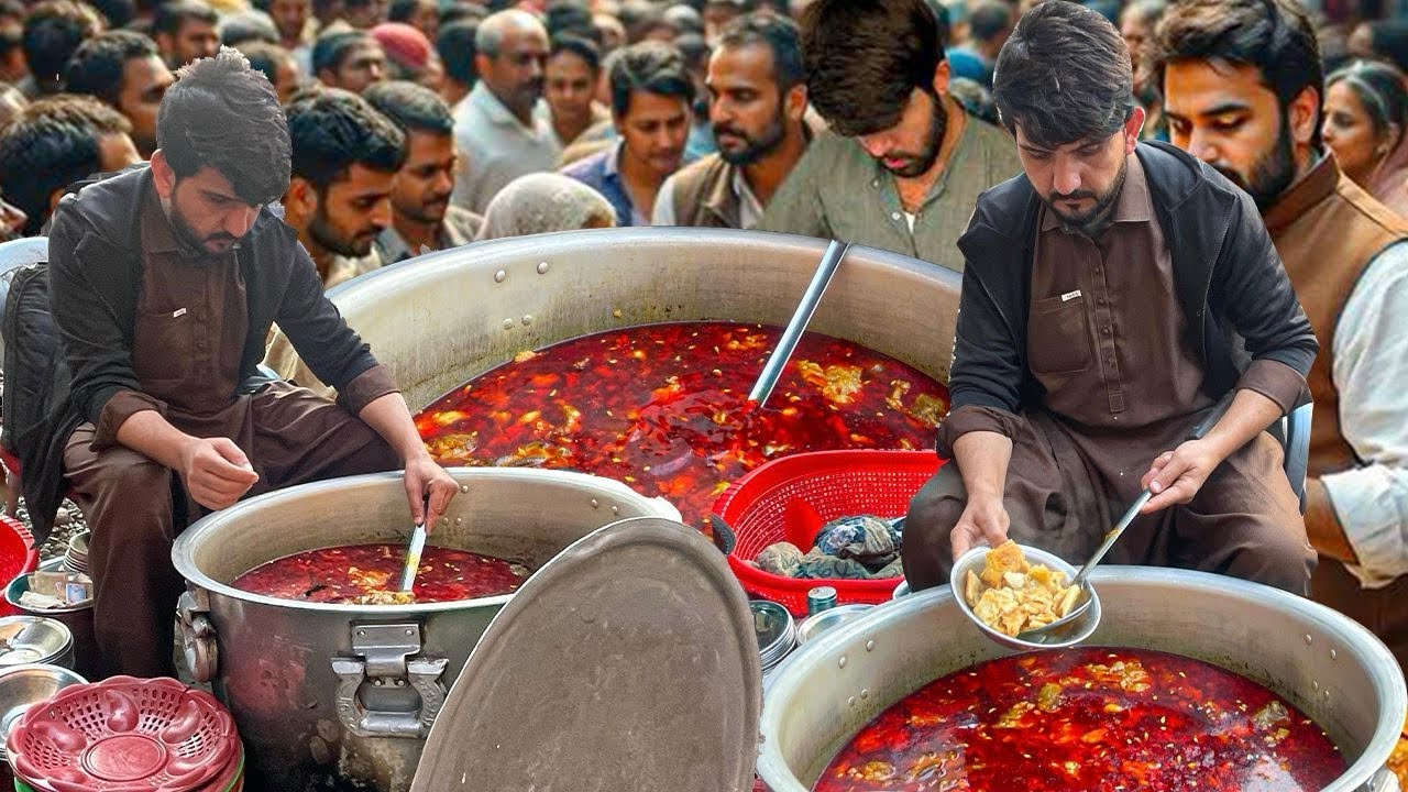 Cheapest Road Side Breakfast | Handsome Man Selling Siri Paye | Pakistani Street Food