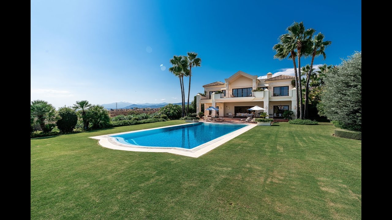 Luxury Villa in Marbella Hill Club with Panoramic Sea Views