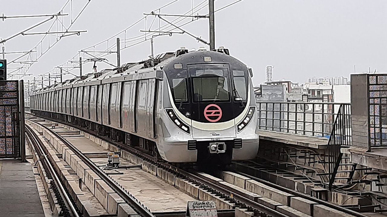 Spotting the Grey Line Metro in Nangli