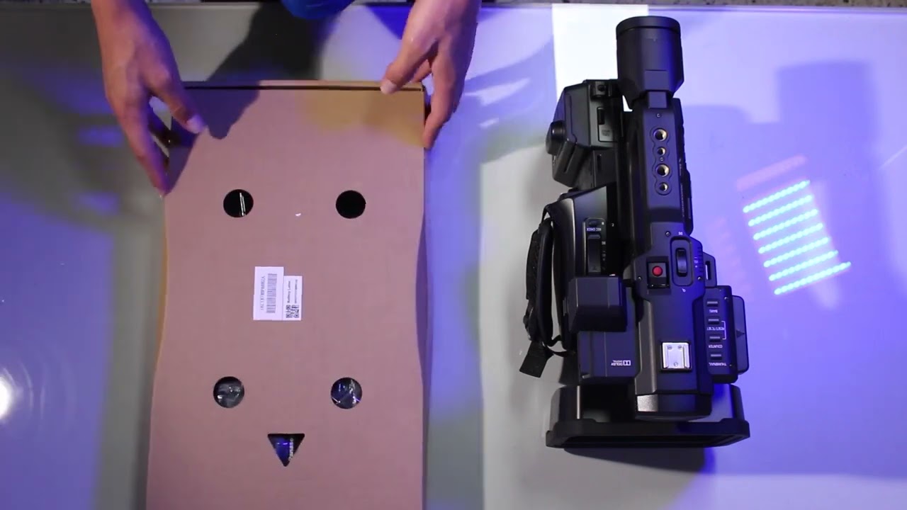 Unboxing videocamara AG-UX180