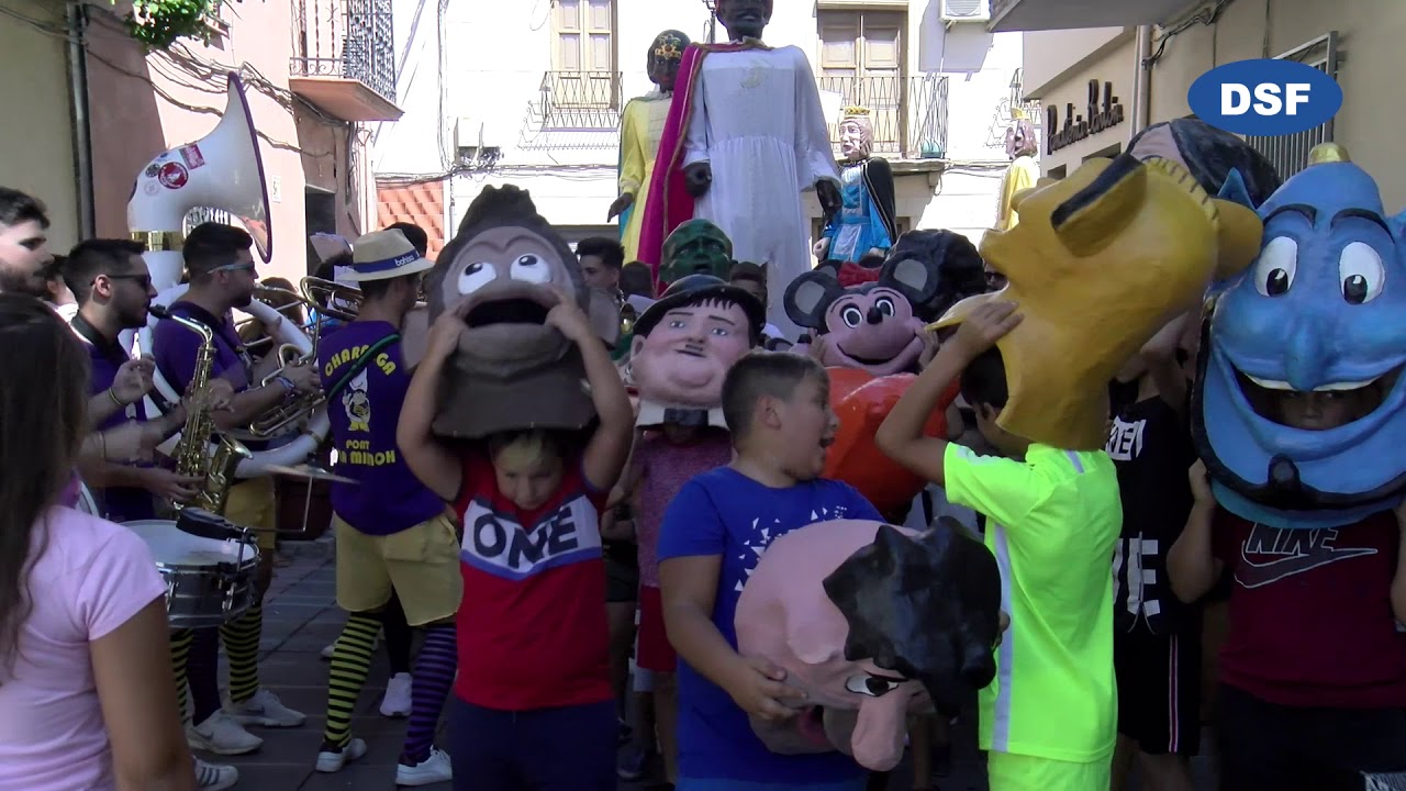 Lanzamiento de Globos y Caramelos y Pasacalles de Gigantes y Cabezudos 2019 Santa Fe