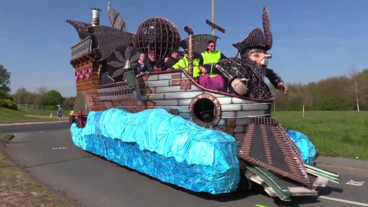 Départ pour le défilé de nuit du Carnaval de Cholet 13 04 2019