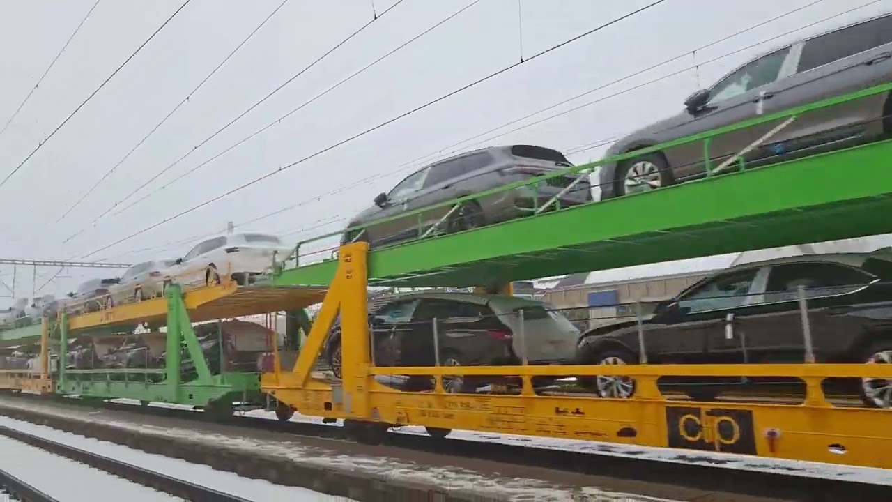Ložený autovůz STS Logistics v čele s 193 944 ELL a Herkulesem 2016 904-2 LTE projíždí přes Hulín 🖐️