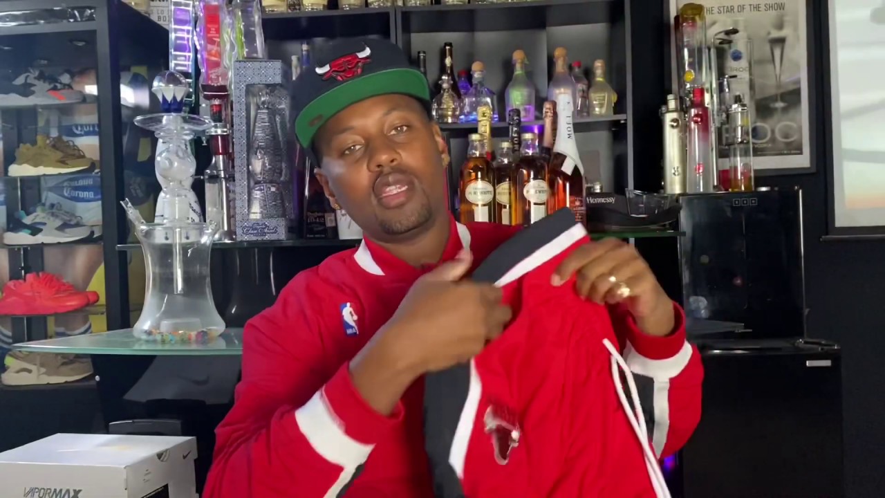 Обзор «Последнего танца» НБА: разминочные штаны «Чикаго Буллз» и «Шарлотт Хорнетс» от Митчелла и ...