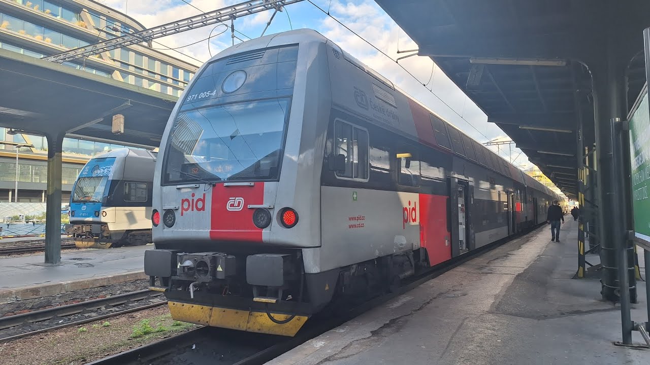 Interiér vlaku CityElefant 471 005-9. 29.10.2024