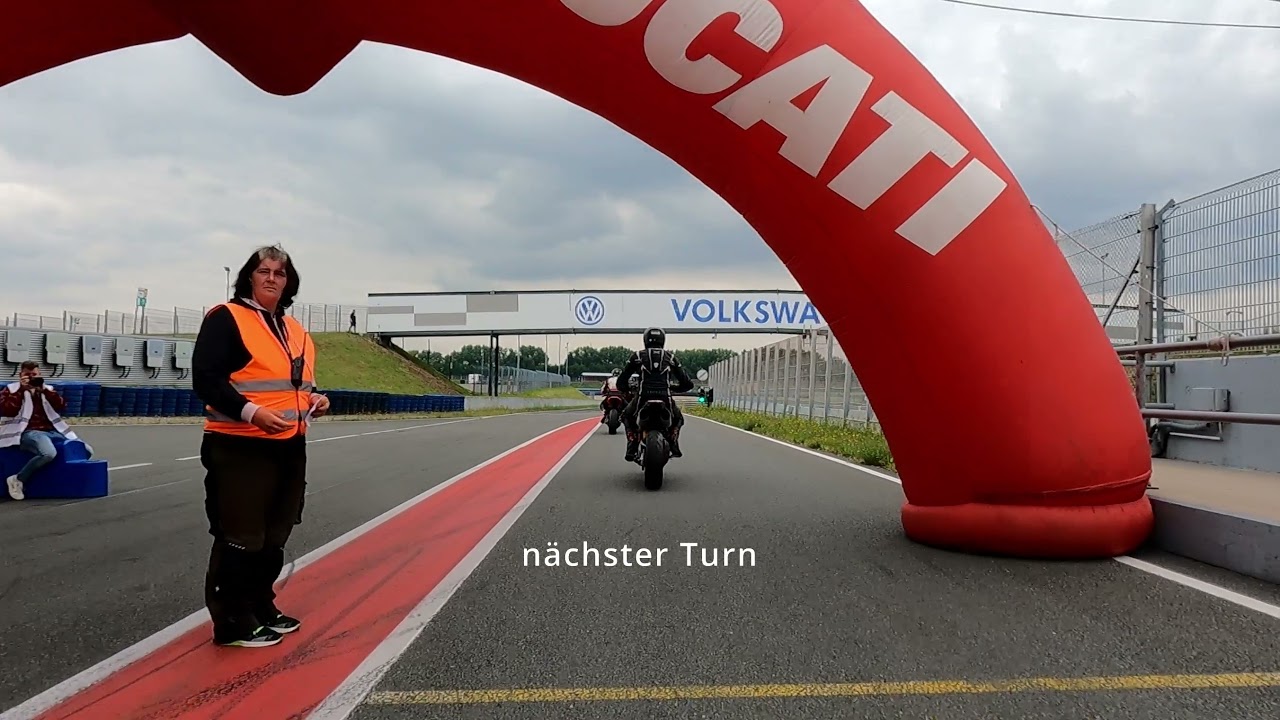 Ducati 4U Oschersleben 2021 Tag 1 mit Streetfighter V4 im Kies und mehr