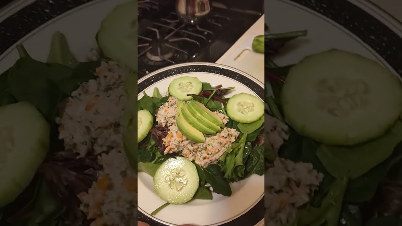  tutorial de cómo preparar una ensalada de atún,tuna salad.vea el vídeo completo, salió riquísimo.