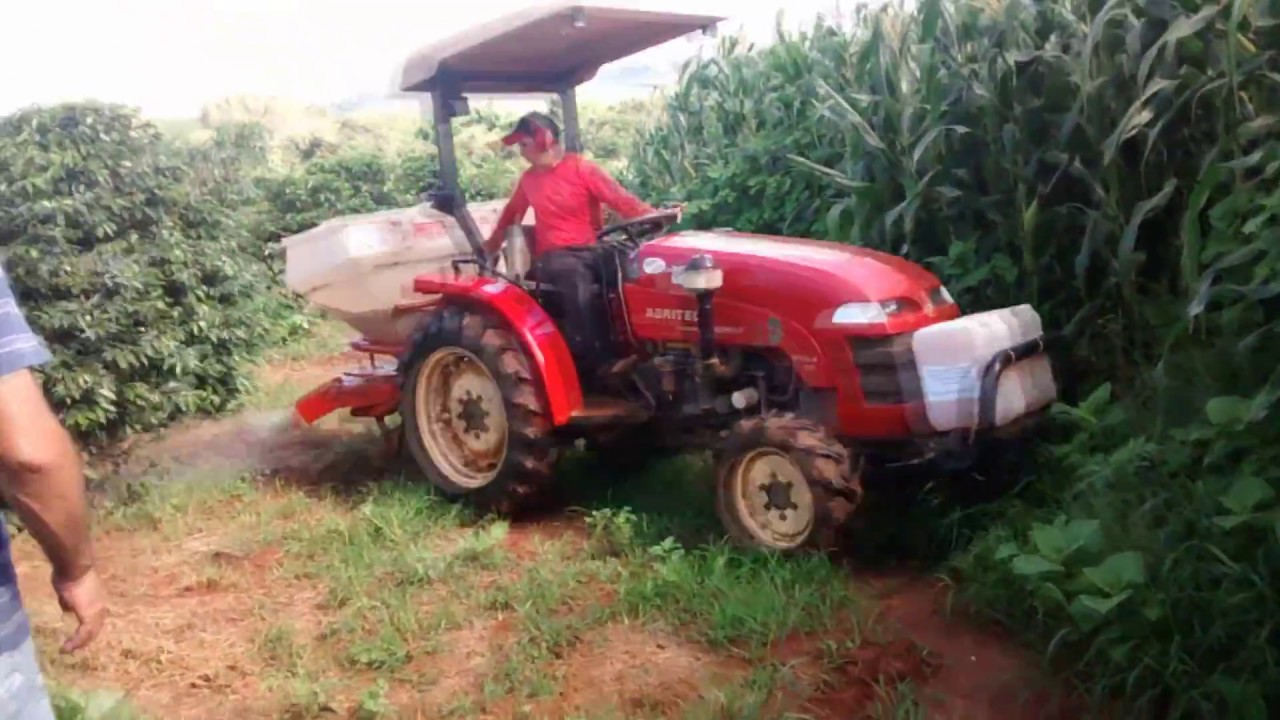 Trator Yanmar Agritech 1155 com adubadeira Triton.