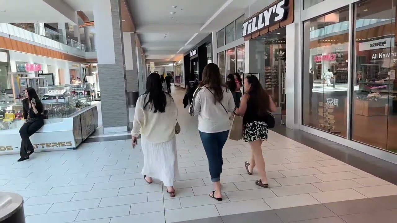 NYC LIVE Walk: Roosevelt Field Mall in Long Island, New York on Friday May 31, 2024
